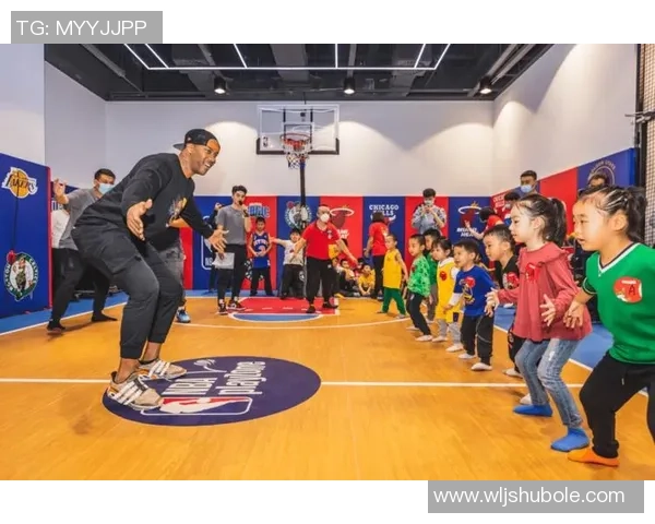 西安篮球队运营革新探索:提升品牌价值与球迷体验的全新策略 西安篮球队运营革新探索:提升品牌价值与球迷体验的全新策略